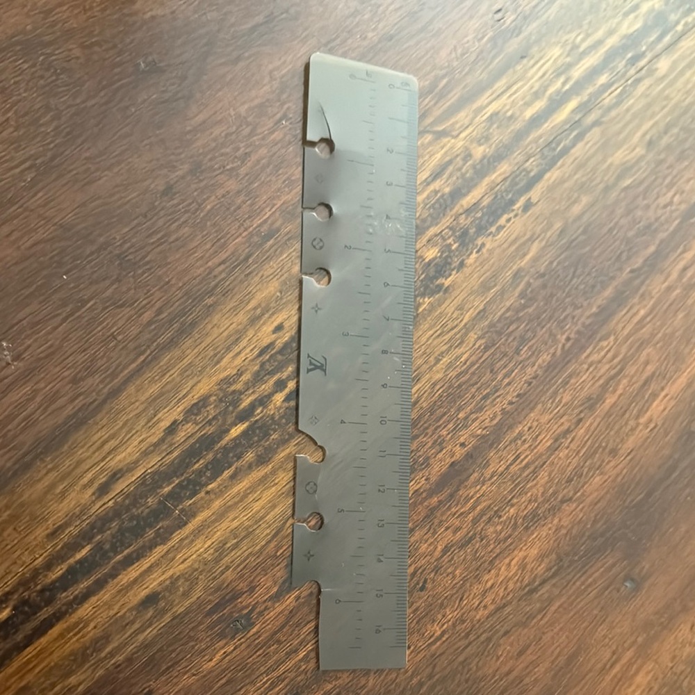 Louis Vuitton Ruler